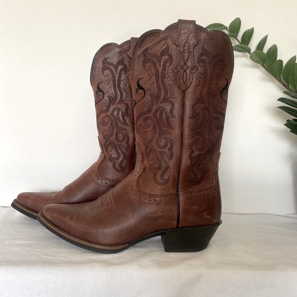 Cowgirl boots! Justin’s brand never worn, w/o tags. Chocolate brown, size 8.5.